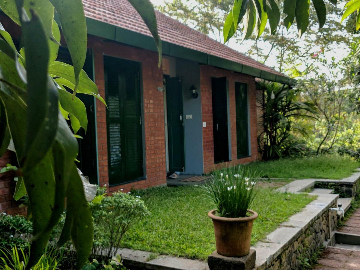 Adri Chembra Hostel Meppadi Exterior photo
