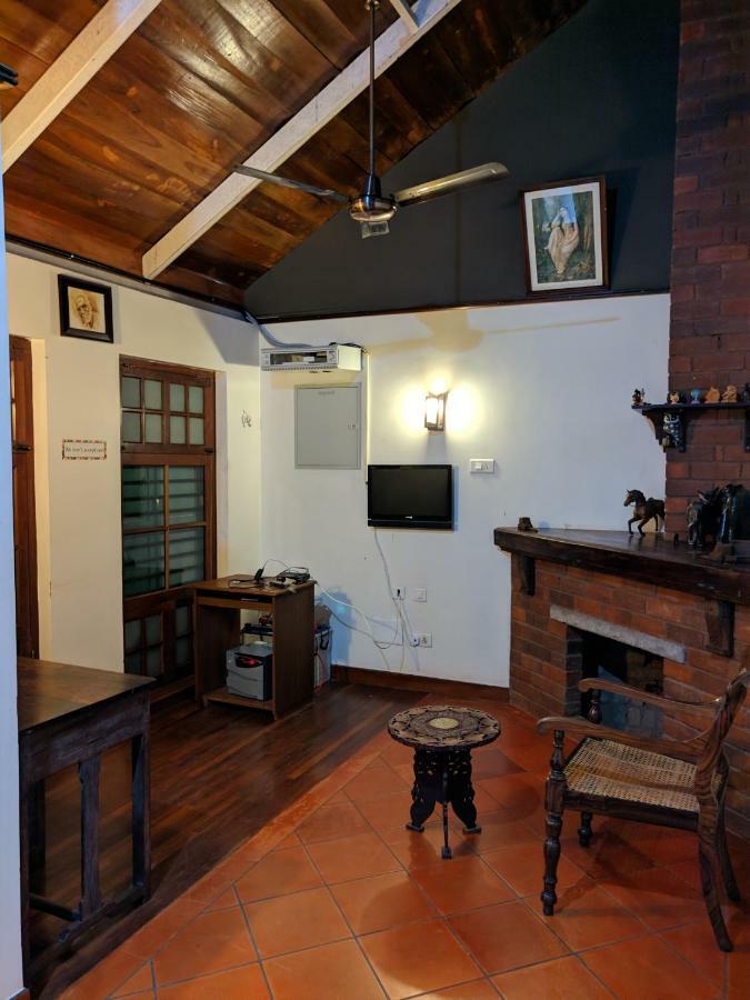 Adri Chembra Hostel Meppadi Exterior photo
